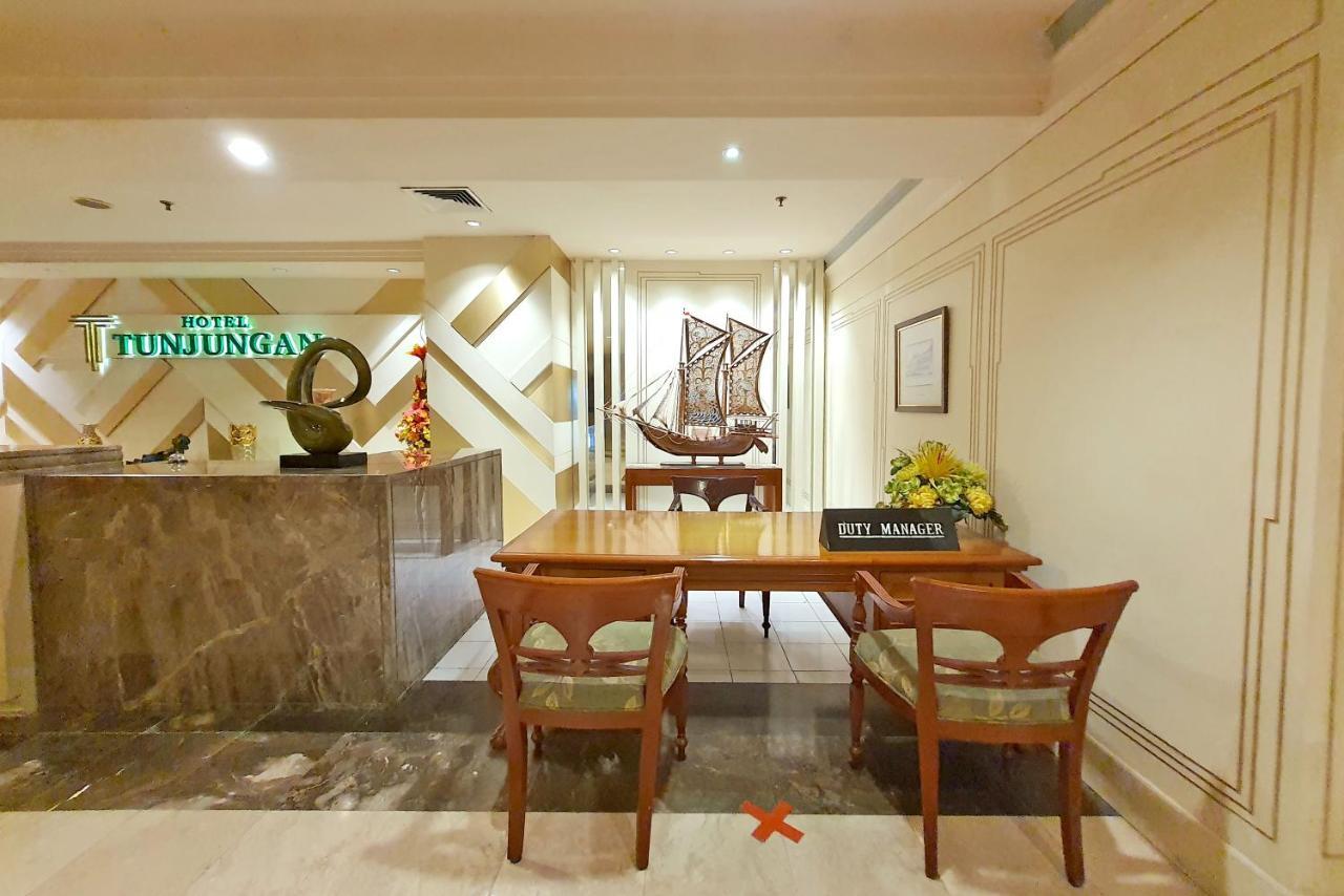 Tunjungan Hotel Surabaya Exterior photo