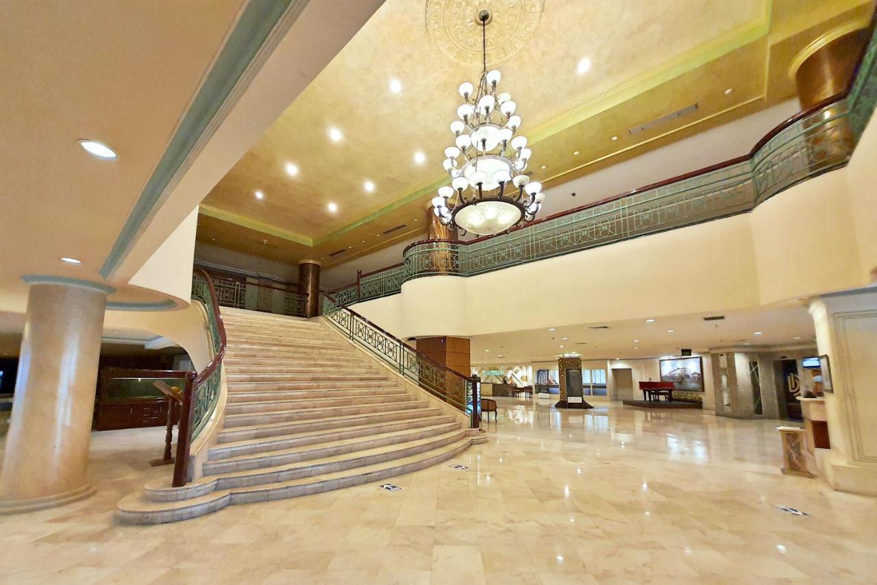 Tunjungan Hotel Surabaya Exterior photo