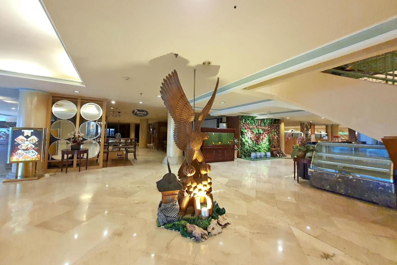 Tunjungan Hotel Surabaya Exterior photo
