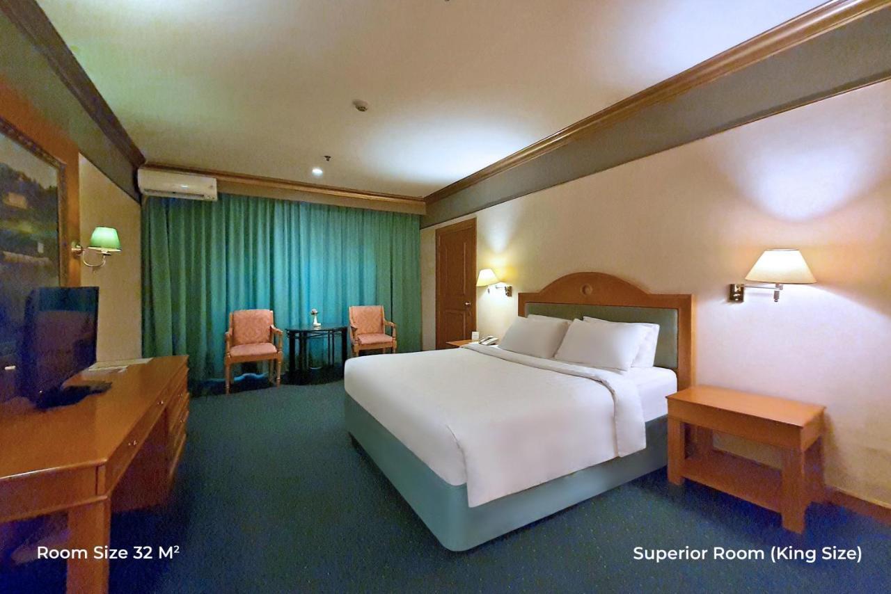 Tunjungan Hotel Surabaya Exterior photo