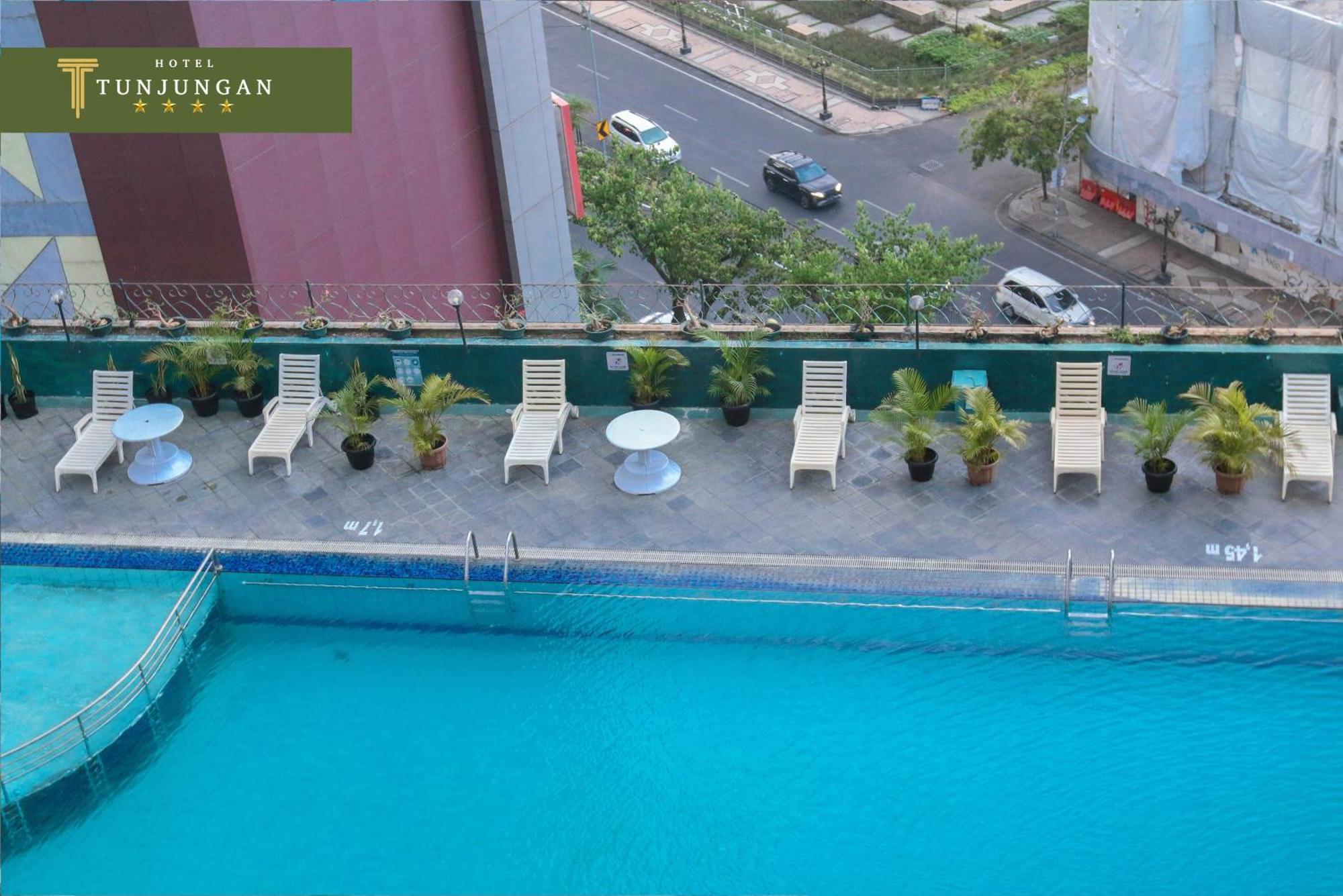 Tunjungan Hotel Surabaya Exterior photo