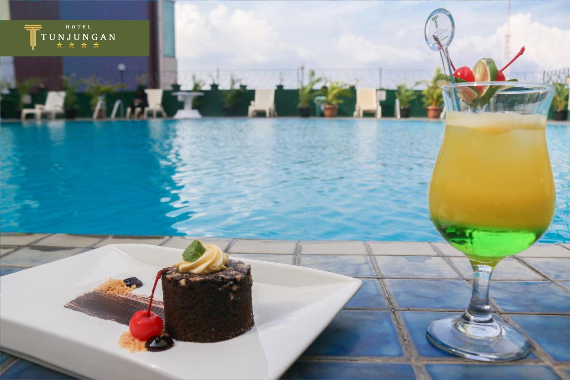 Tunjungan Hotel Surabaya Exterior photo