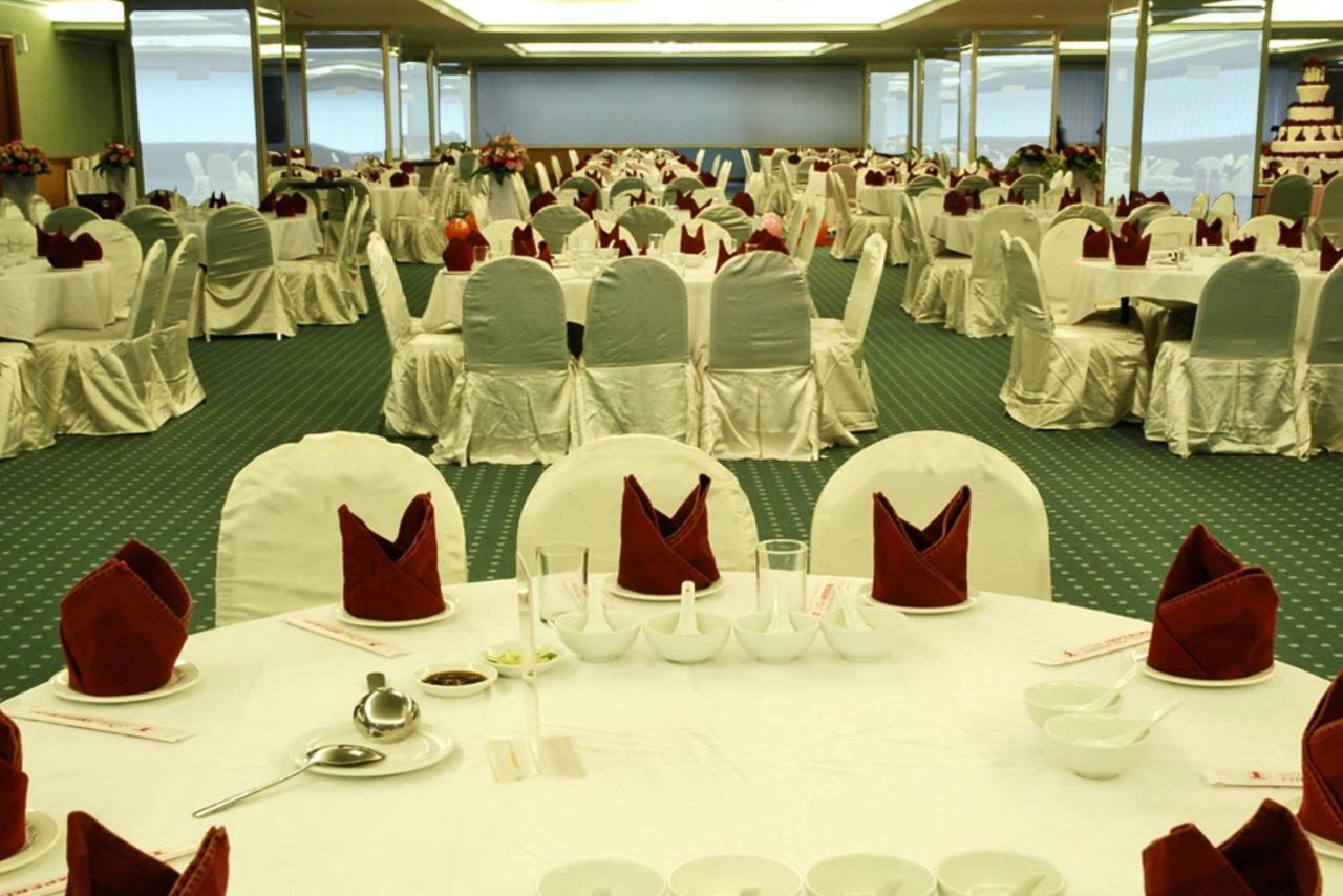 Tunjungan Hotel Surabaya Exterior photo