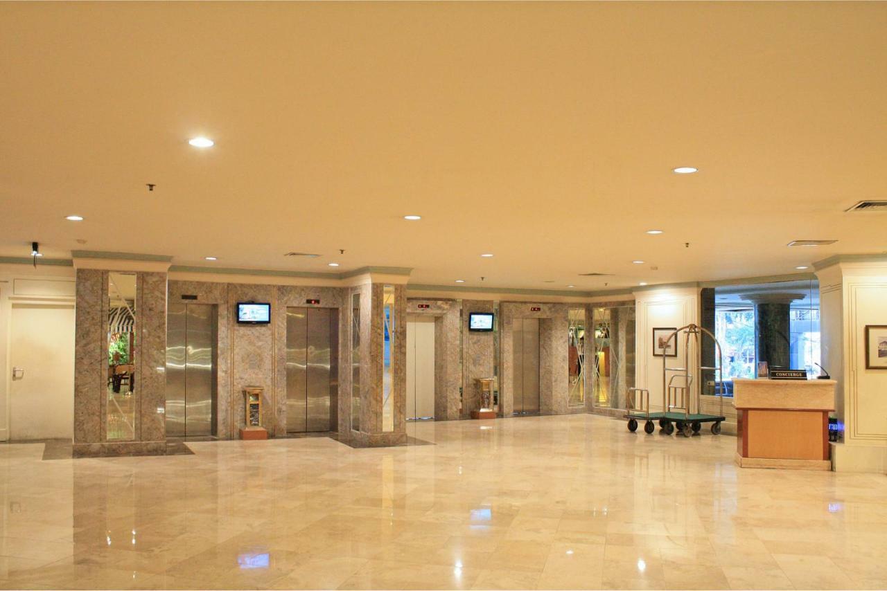 Tunjungan Hotel Surabaya Exterior photo