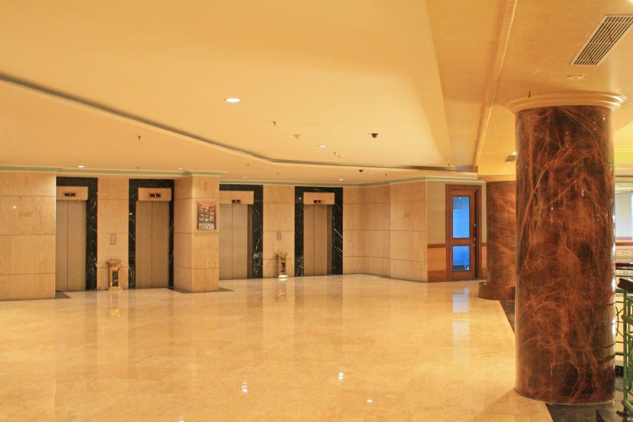 Tunjungan Hotel Surabaya Exterior photo