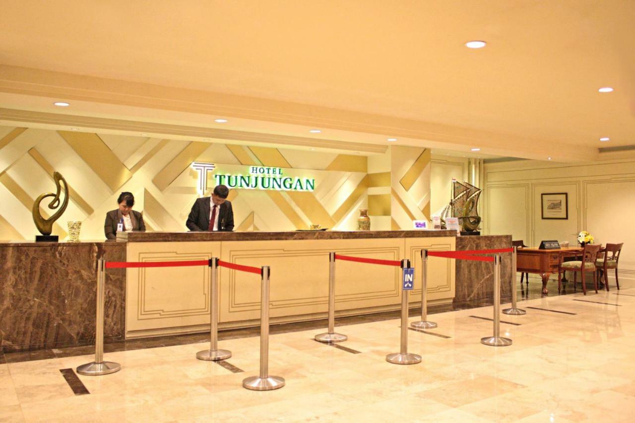 Tunjungan Hotel Surabaya Exterior photo