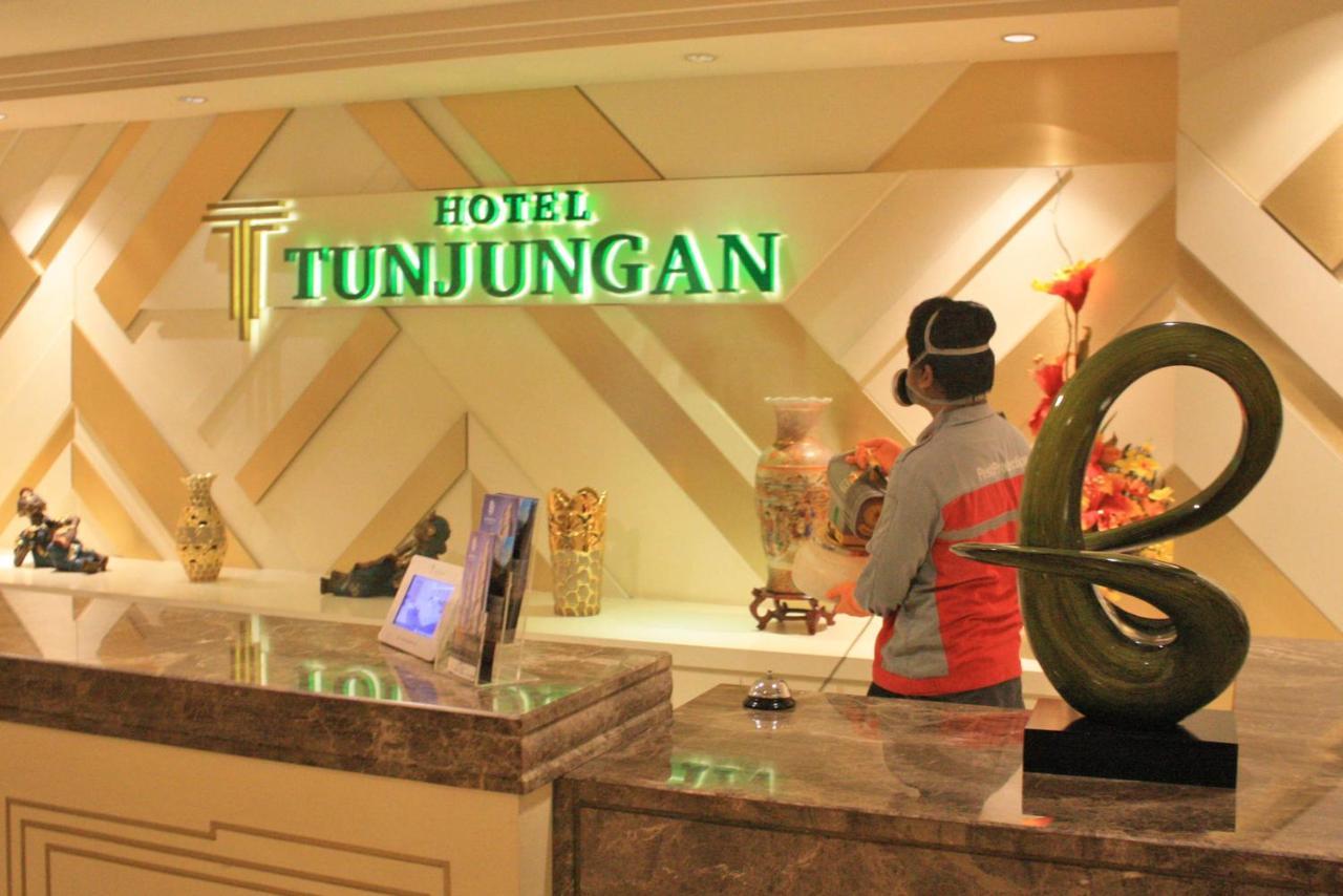 Tunjungan Hotel Surabaya Exterior photo